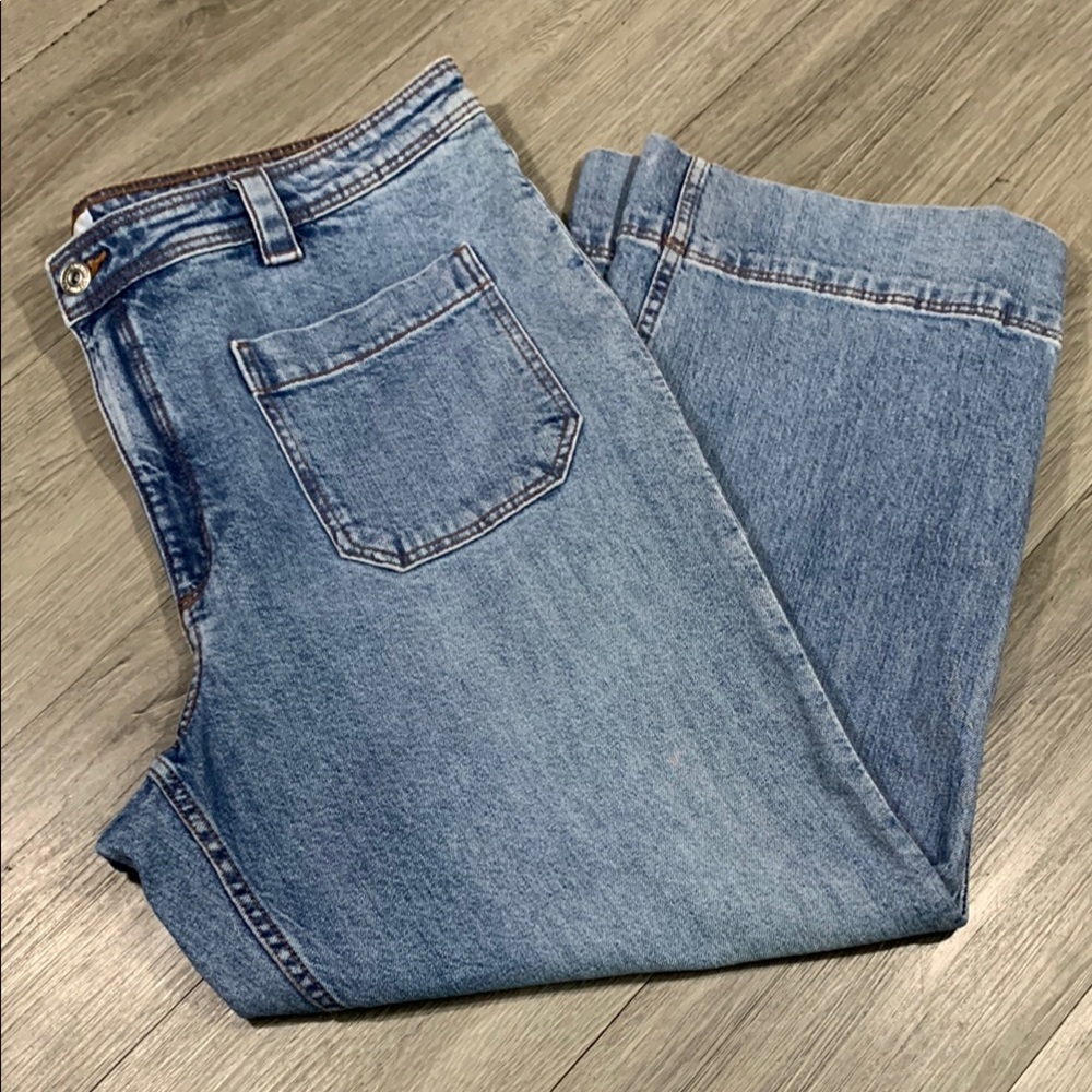 H&M Light‎ Wash Wide Leg Stretch Crop/Ankle Jeans size 18